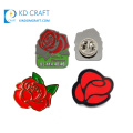 China Hersteller benutzerdefinierte Metall weiche Emaille elegante Blume mit handgeformter Anstecknadel zur Dekoration